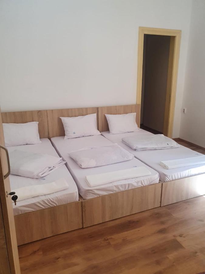 Cazare - Accommodation Bukarest Exteriör bild