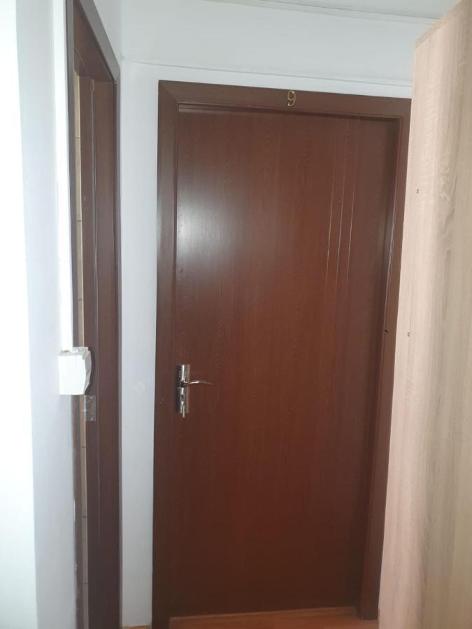 Cazare - Accommodation Bukarest Exteriör bild