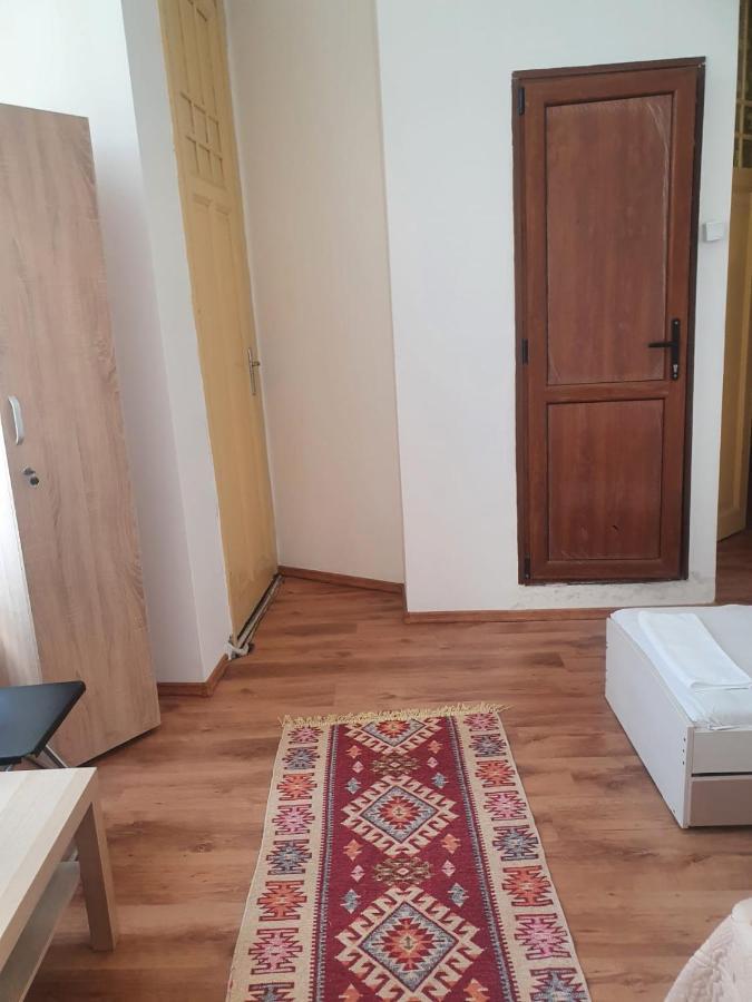 Cazare - Accommodation Bukarest Exteriör bild