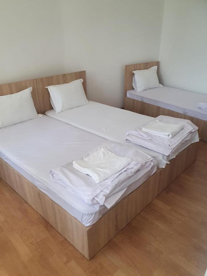 Cazare - Accommodation Bukarest Exteriör bild