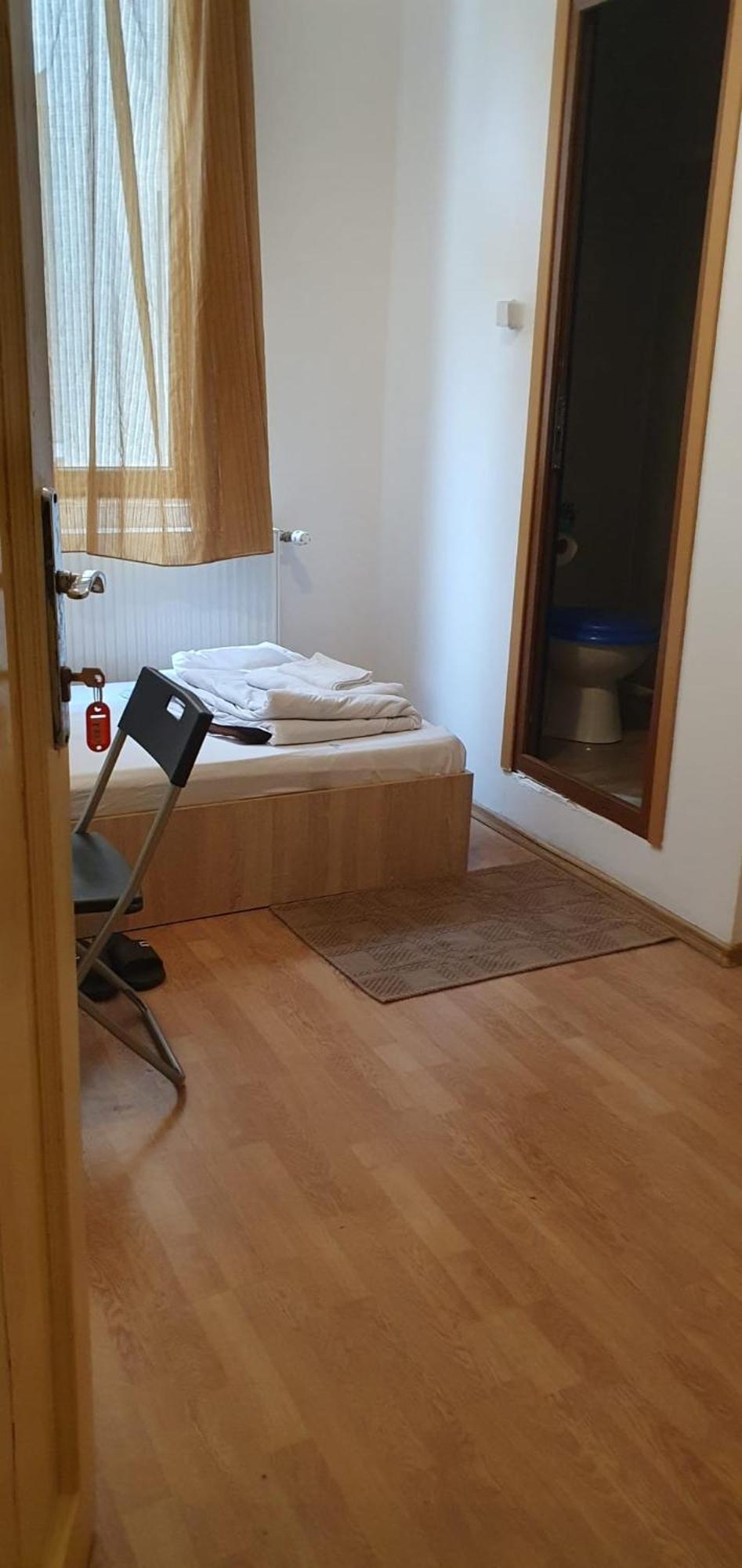 Cazare - Accommodation Bukarest Exteriör bild
