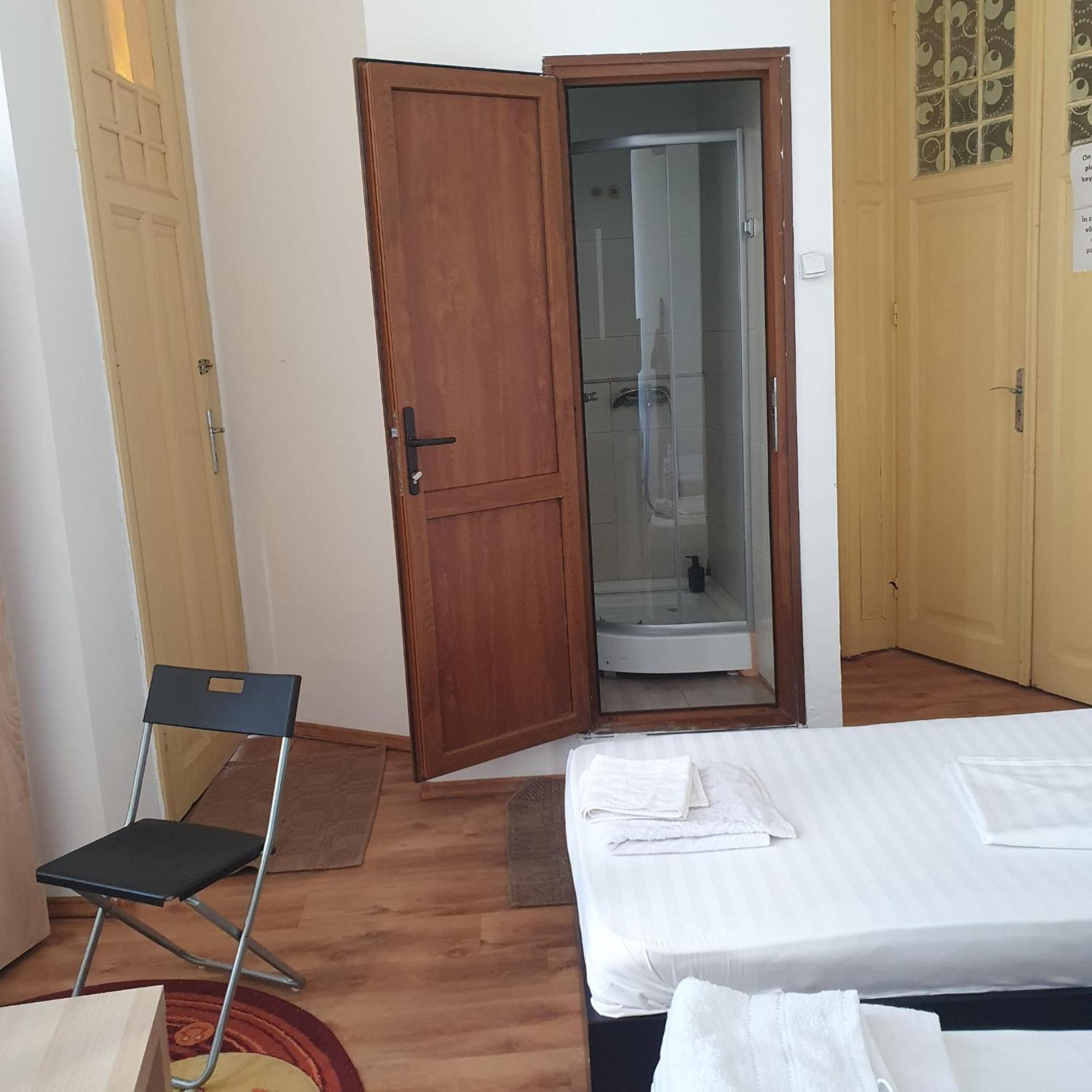 Cazare - Accommodation Bukarest Exteriör bild